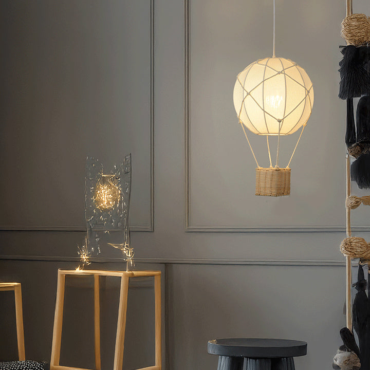 Moderner minimalistischer Kinder Heißluftballon Stoff Eisen Rattan Weben 1-Licht Pendelleuchte für Schlafzimmer 