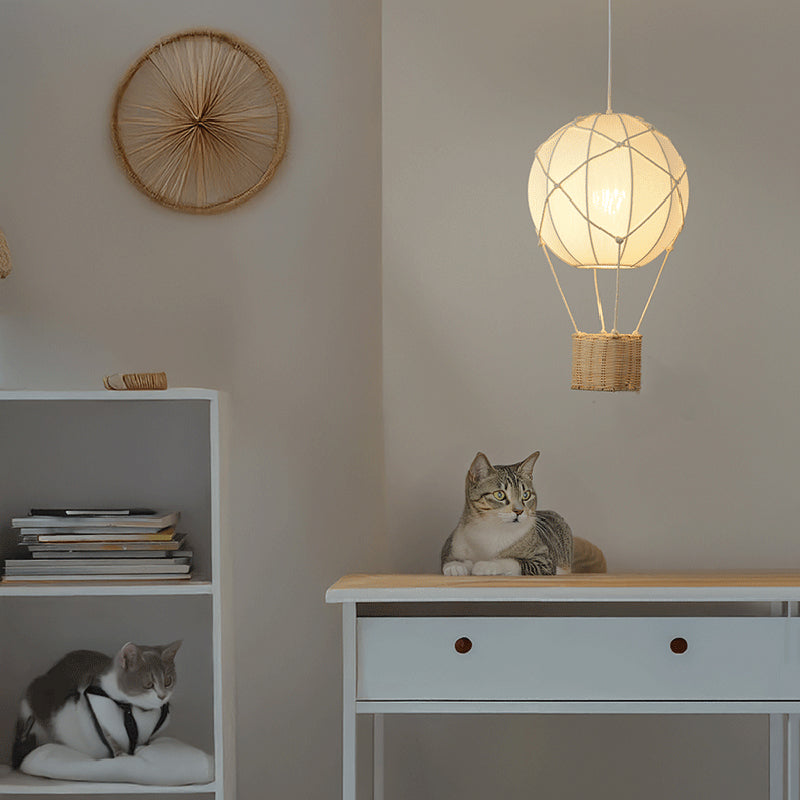 Moderner minimalistischer Kinder Heißluftballon Stoff Eisen Rattan Weben 1-Licht Pendelleuchte für Schlafzimmer 