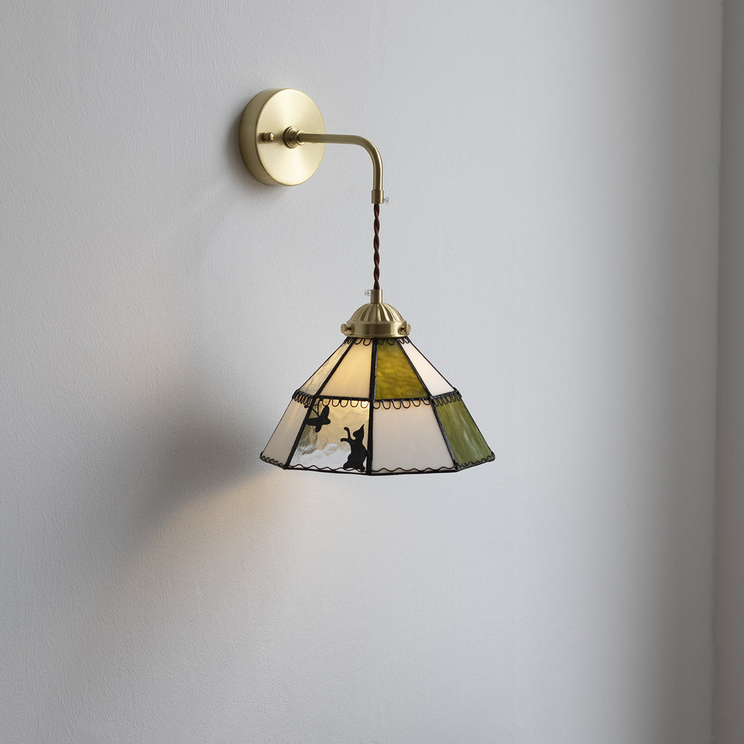 Applique murale 1 lumière en laiton et verre en forme de cône créatif contemporain avec papillon pour chambre 