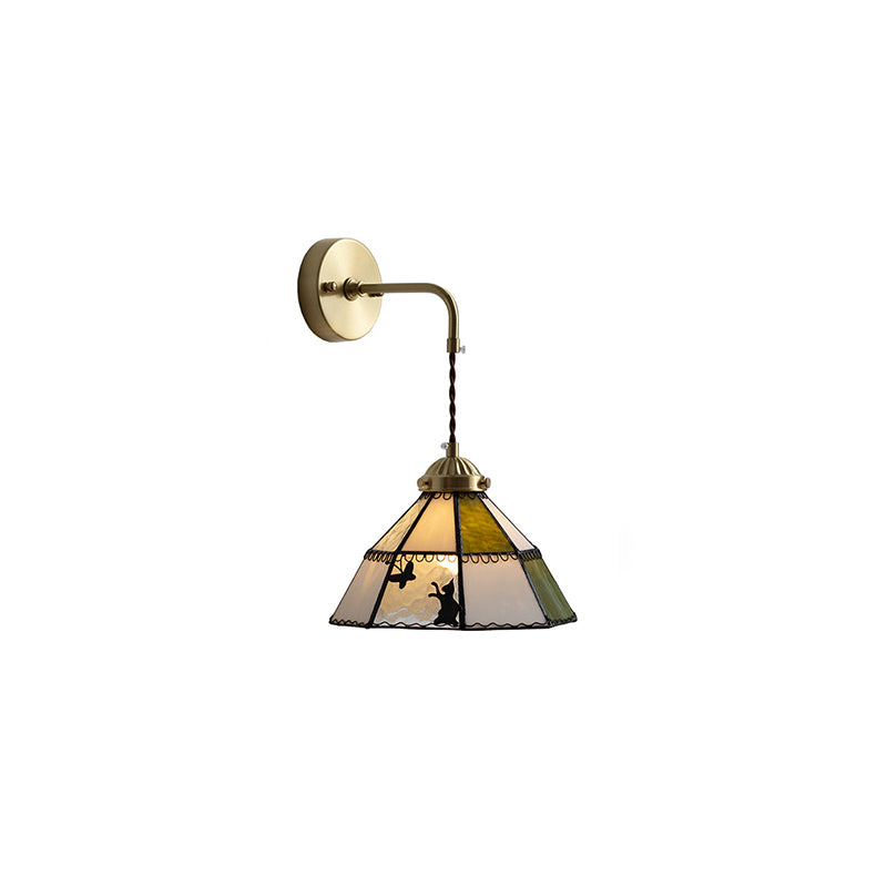 Applique murale 1 lumière en laiton et verre en forme de cône créatif contemporain avec papillon pour chambre 