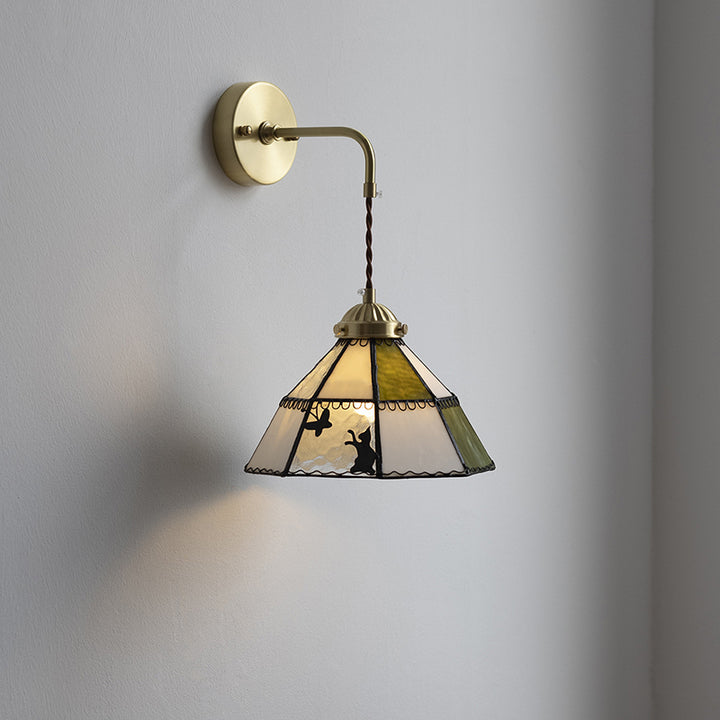 Applique murale 1 lumière en laiton et verre en forme de cône créatif contemporain avec papillon pour chambre 