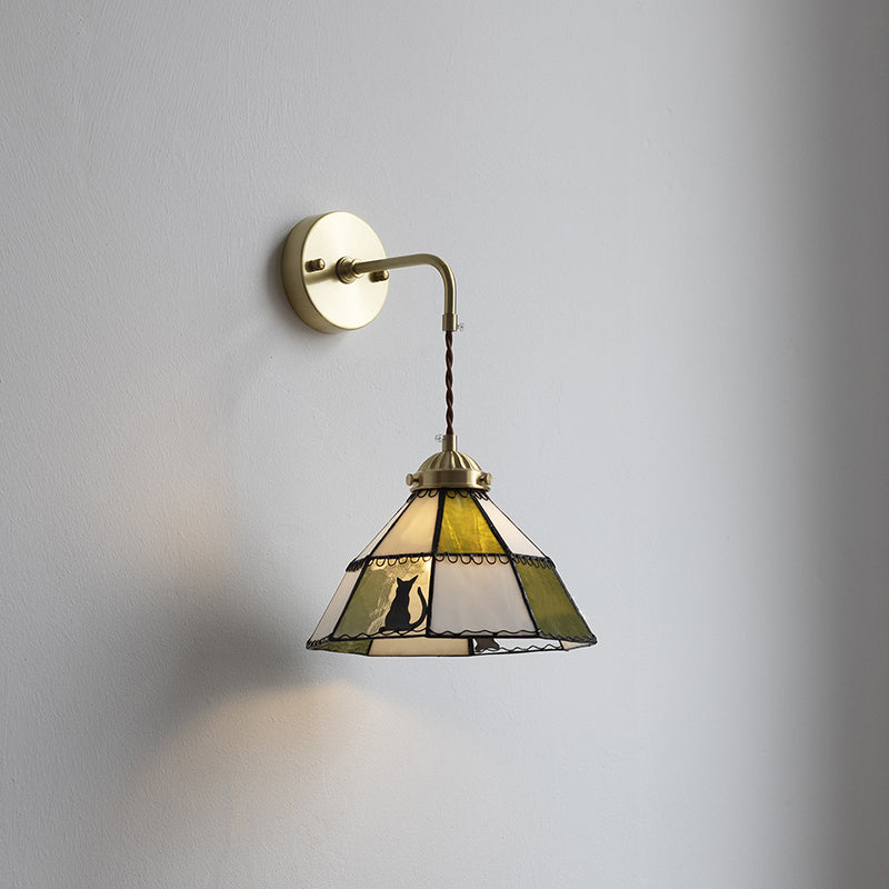 Applique murale 1 lumière en laiton et verre en forme de cône créatif contemporain avec papillon pour chambre 