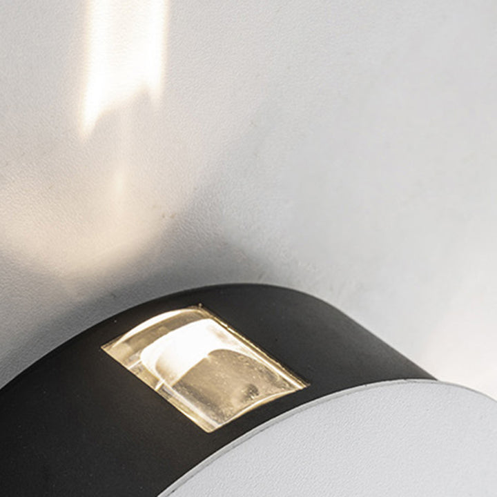 Zeitgenössische industrielle runde quadratische wasserdichte Aluminium-Acryl-LED-Außenwandleuchte für die Außenterrasse 