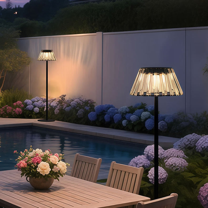 Lámpara de pie LED para exteriores de hierro y vidrio con USB solar impermeable industrial contemporáneo para jardín 