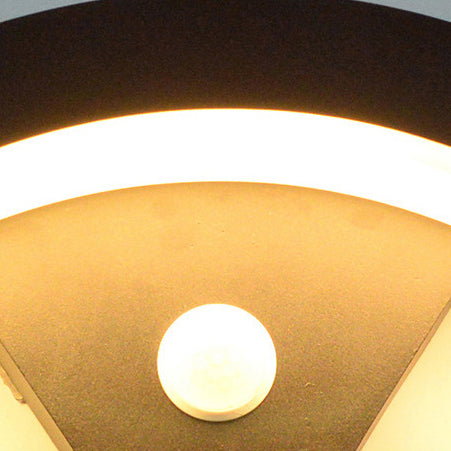 Modern Minimalist Waterproof Arc Aluminum Acrylic Sensor LED Outdoor Wall Sconce Lamp For Garden