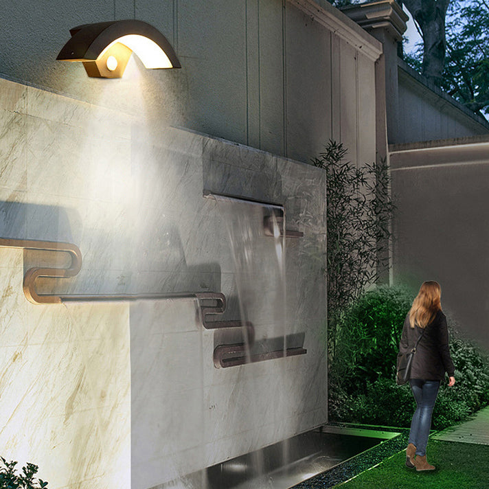Modern Minimalist Waterproof Arc Aluminum Acrylic Sensor LED Outdoor Wall Sconce Lamp For Garden