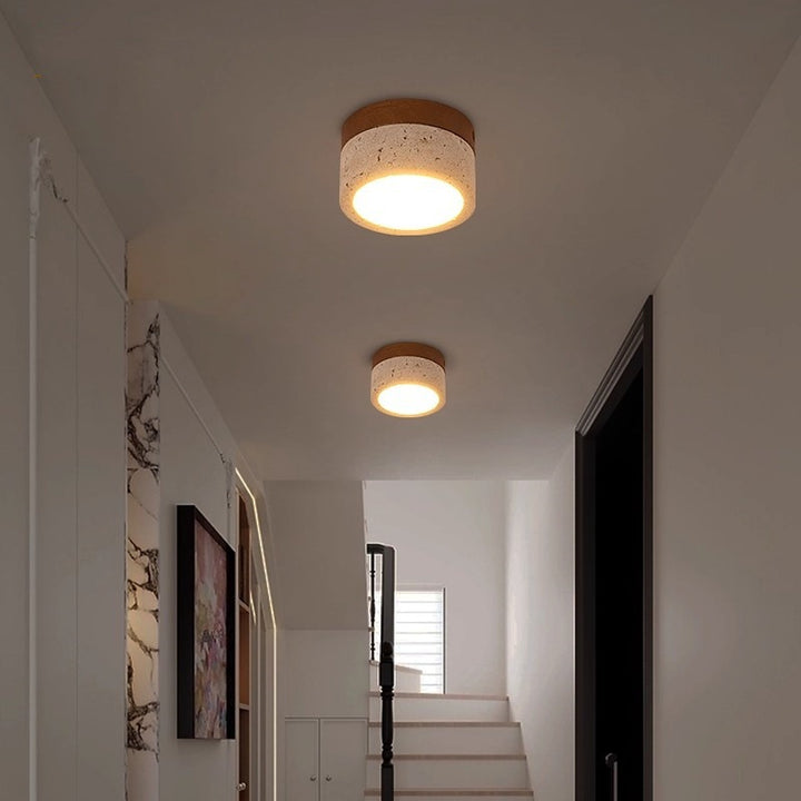 Moderne minimalistische runde Deckenleuchte aus massivem Holz und gelbem Travertin mit LED für den Eingangsbereich 