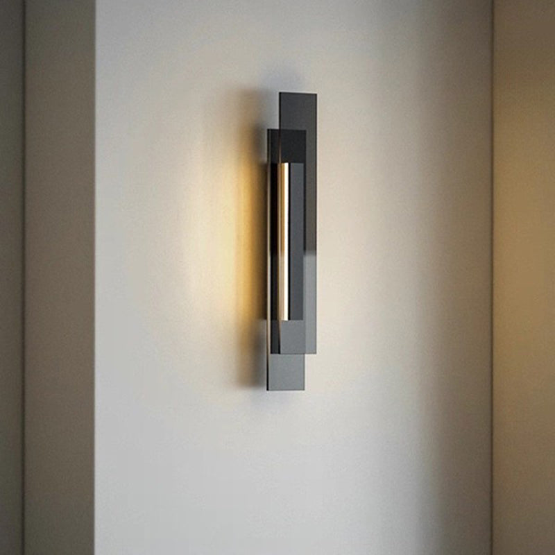 Moderne industrielle LED-Wandleuchte aus Eisen und Glas in ineinander verschlungener rechteckiger Form für den Flur 