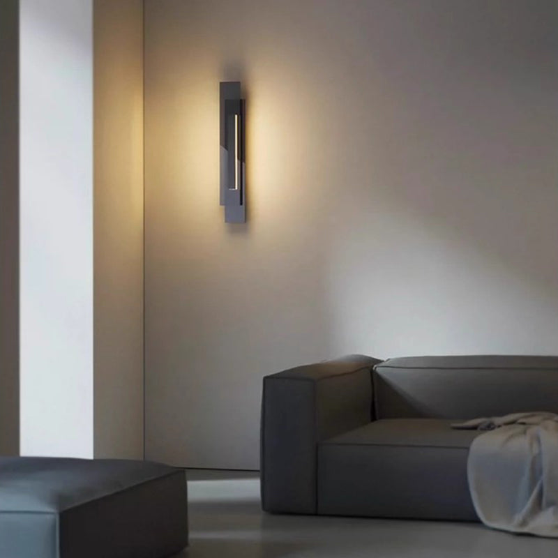 Moderne industrielle LED-Wandleuchte aus Eisen und Glas in ineinander verschlungener rechteckiger Form für den Flur 