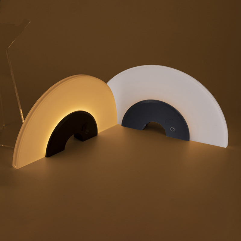 Contemporary Nordic Waterproof Wood PC ABS Round LED Outdoor Table Lamp For Outdoor Patio