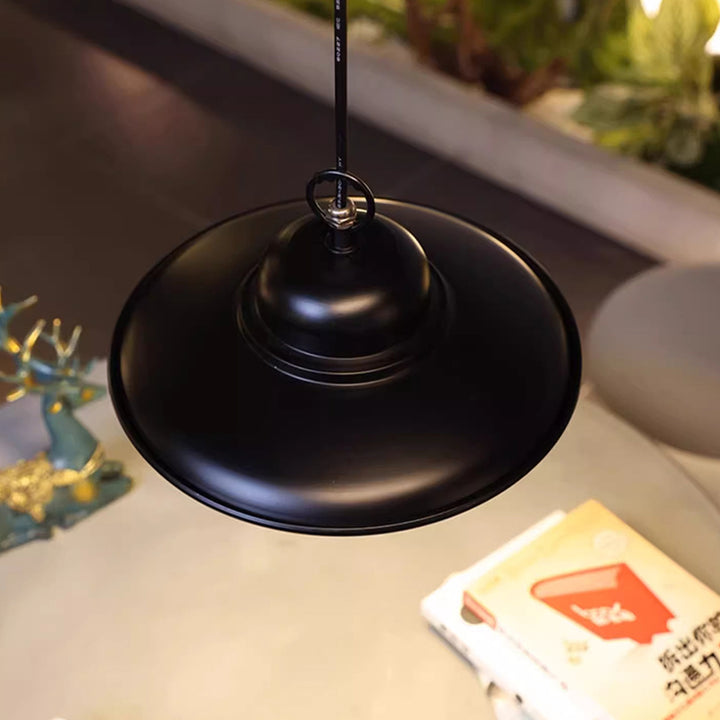 Lumière suspendue LED ronde en aluminium PC solaire étanche industrielle contemporaine pour jardin 
