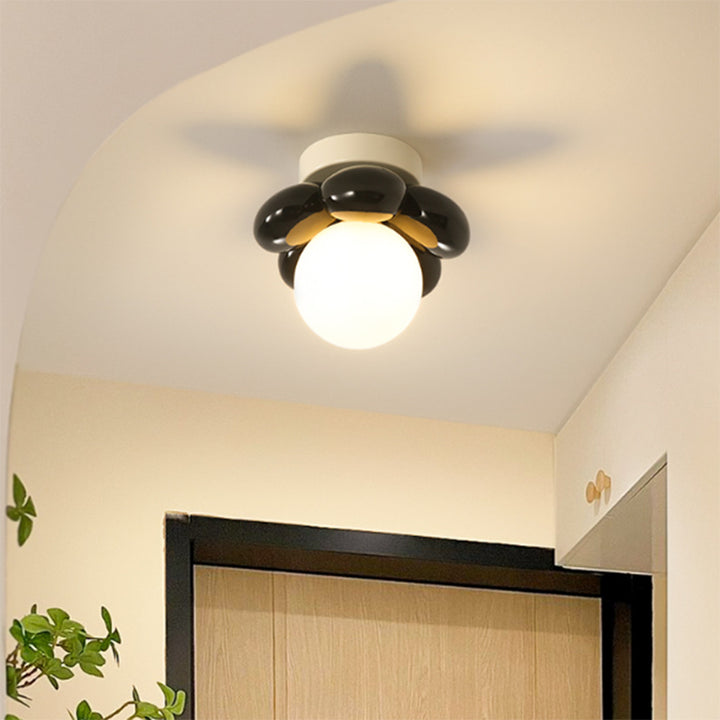 Zeitgenössische skandinavische Harz-Eisen-Blumen 1-Licht Semi-Flush-Mount-Deckenleuchte für das Wohnzimmer 