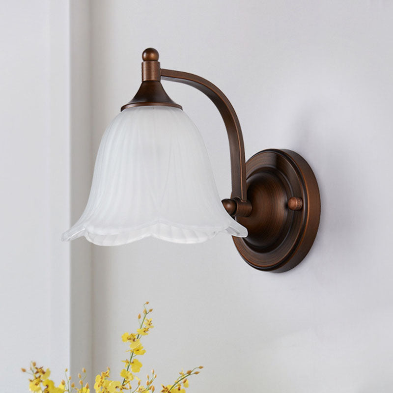 Lámpara de aplique de pared de 1 luz con flor de linterna de vidrio de hierro retro contemporáneo para sala de estar 