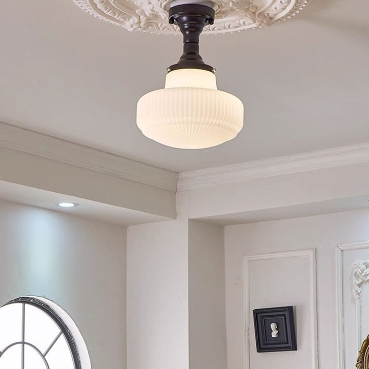 Plafonnier semi-encastré rond en verre et fer traditionnel français à 1 lumière pour salon 