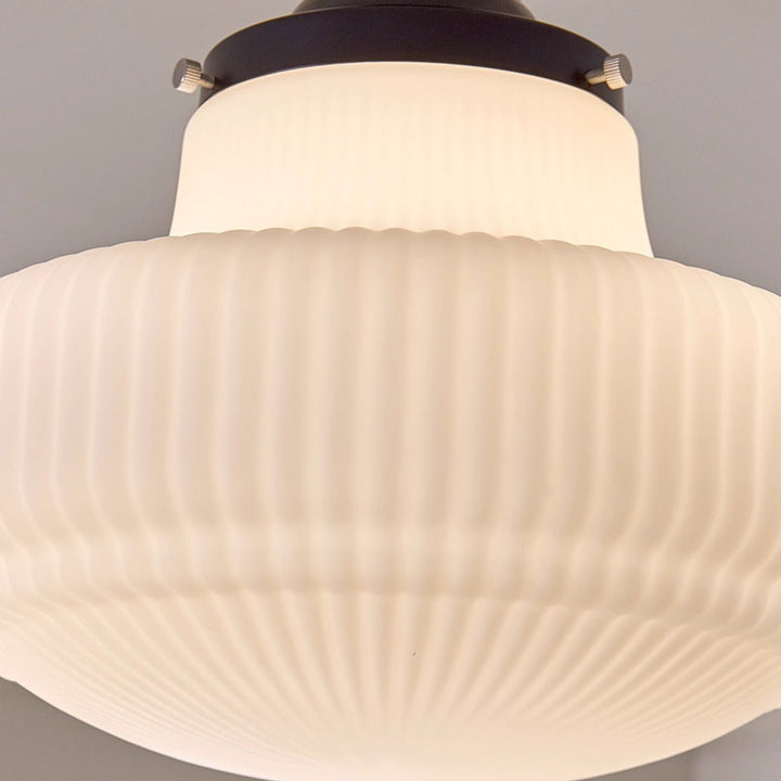 Plafonnier semi-encastré rond en verre et fer traditionnel français à 1 lumière pour salon 