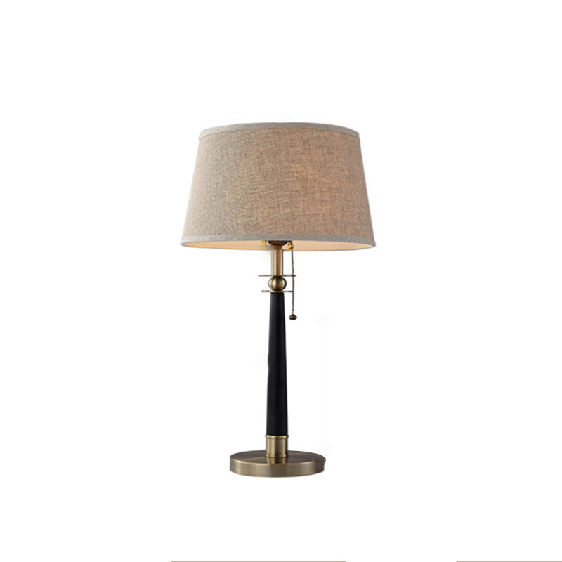 Zeitgenössische Luxus Tischlampe aus Eisenstoff mit rundem 1-Licht für das Schlafzimmer 