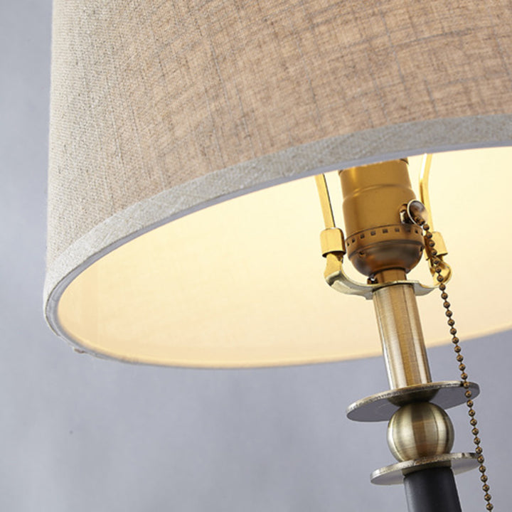 Zeitgenössische Luxus Tischlampe aus Eisenstoff mit rundem 1-Licht für das Schlafzimmer 