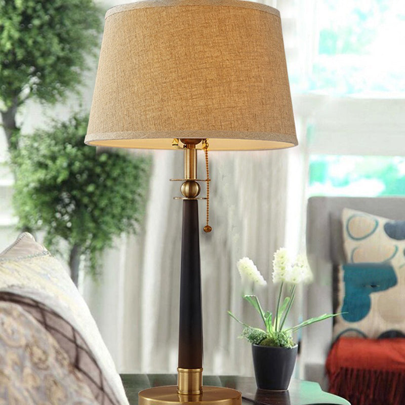 Zeitgenössische Luxus Tischlampe aus Eisenstoff mit rundem 1-Licht für das Schlafzimmer 