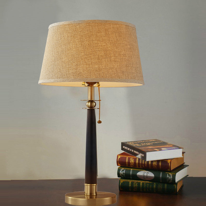 Zeitgenössische Luxus Tischlampe aus Eisenstoff mit rundem 1-Licht für das Schlafzimmer 