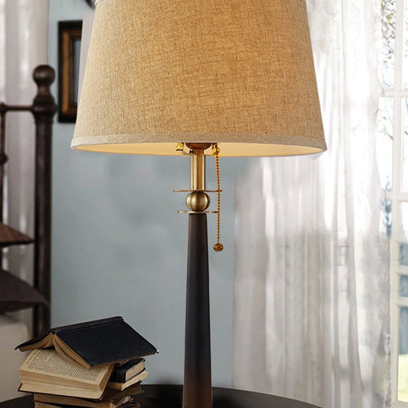 Zeitgenössische Luxus Tischlampe aus Eisenstoff mit rundem 1-Licht für das Schlafzimmer 