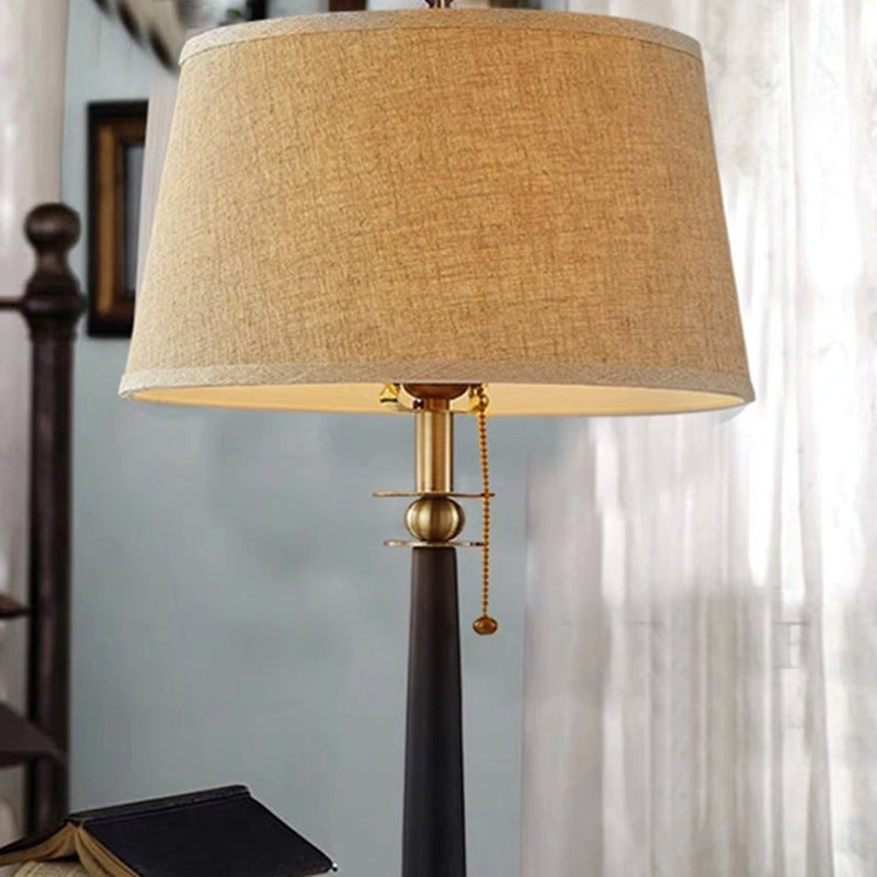 Zeitgenössische Luxus Tischlampe aus Eisenstoff mit rundem 1-Licht für das Schlafzimmer 