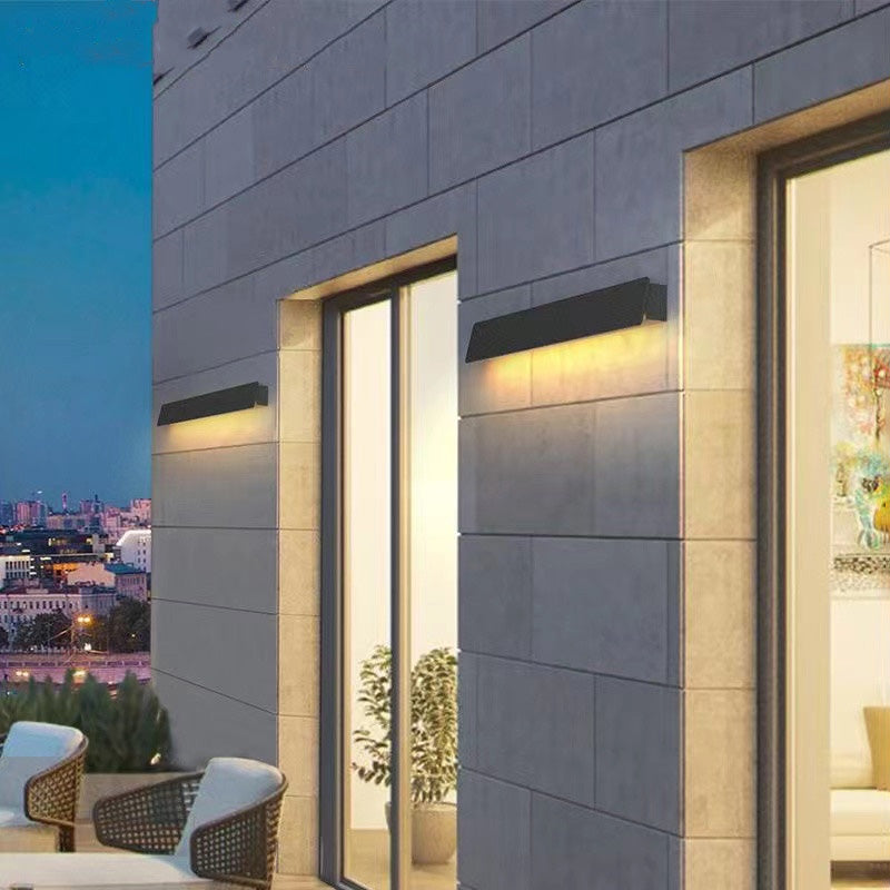 مصباح حائط LED مستطيل من الألومنيوم بالطاقة الشمسية بتصميم حديث وبسيط للحديقة 