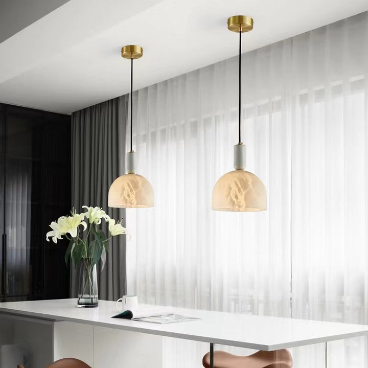 Lustre suspendu en marbre et cuivre à une lumière avec colonne ronde chinoise traditionnelle pour salon 