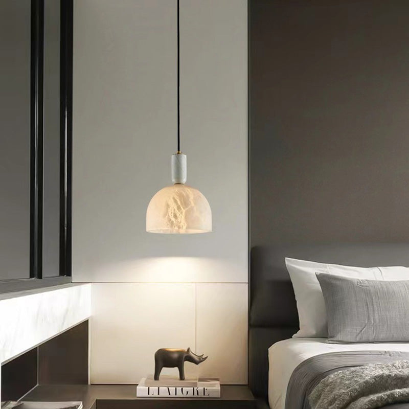 Lustre suspendu en marbre et cuivre à une lumière avec colonne ronde chinoise traditionnelle pour salon 