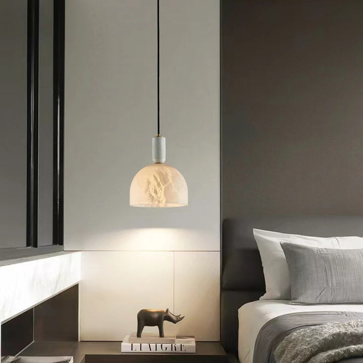Lustre suspendu en marbre et cuivre à une lumière avec colonne ronde chinoise traditionnelle pour salon 