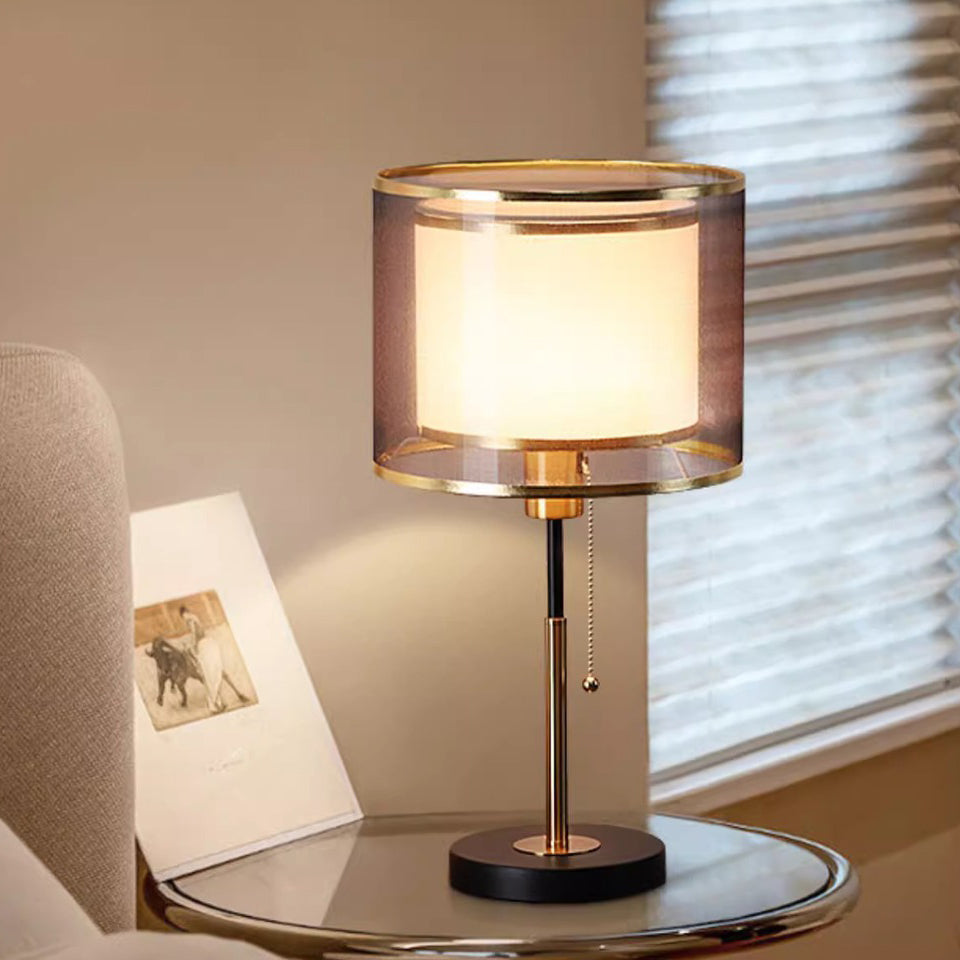 Lámpara de Mesa de Tela de Hierro con Columna Redonda Minimalista Moderna de 1 Luz para Dormitorio 