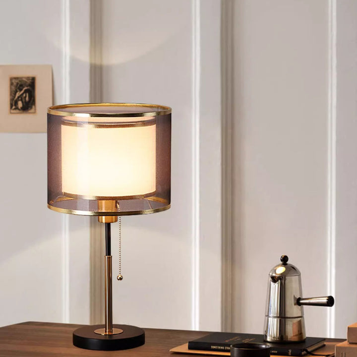 Lámpara de Mesa de Tela de Hierro con Columna Redonda Minimalista Moderna de 1 Luz para Dormitorio 