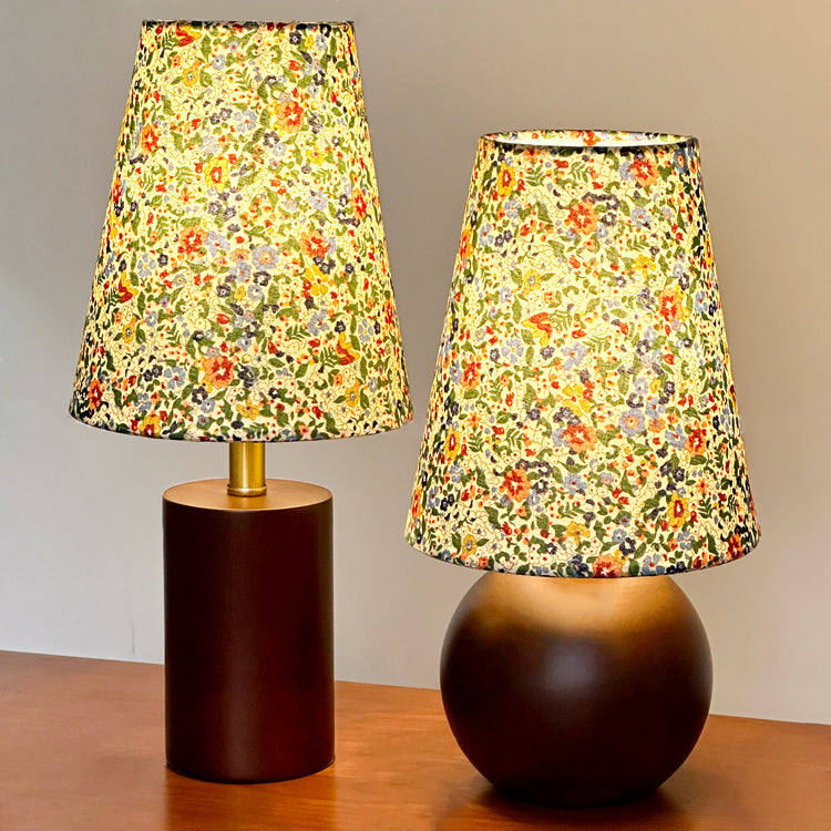 Lampe de table 1 lumière en tissu PVC en bois massif à colonne ronde avec fleurs écrasées vintage traditionnelle pour chambre 