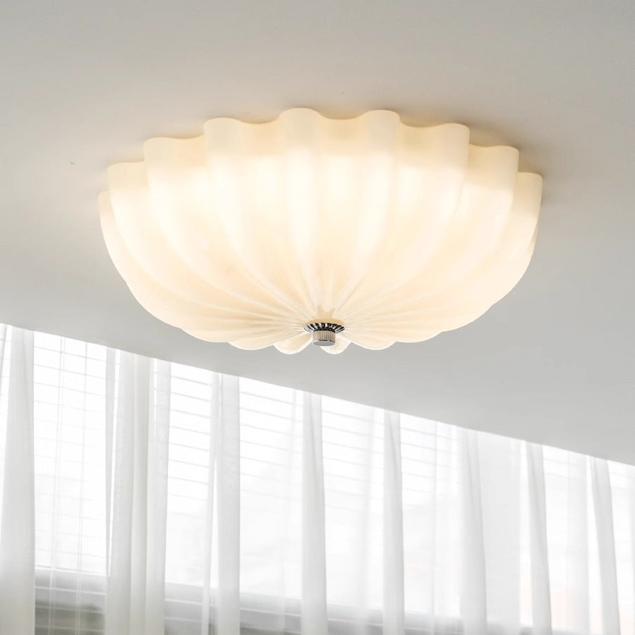 Plafonnier LED moderne minimaliste avec motif de vagues crème et matériel en verre rond pour chambre 