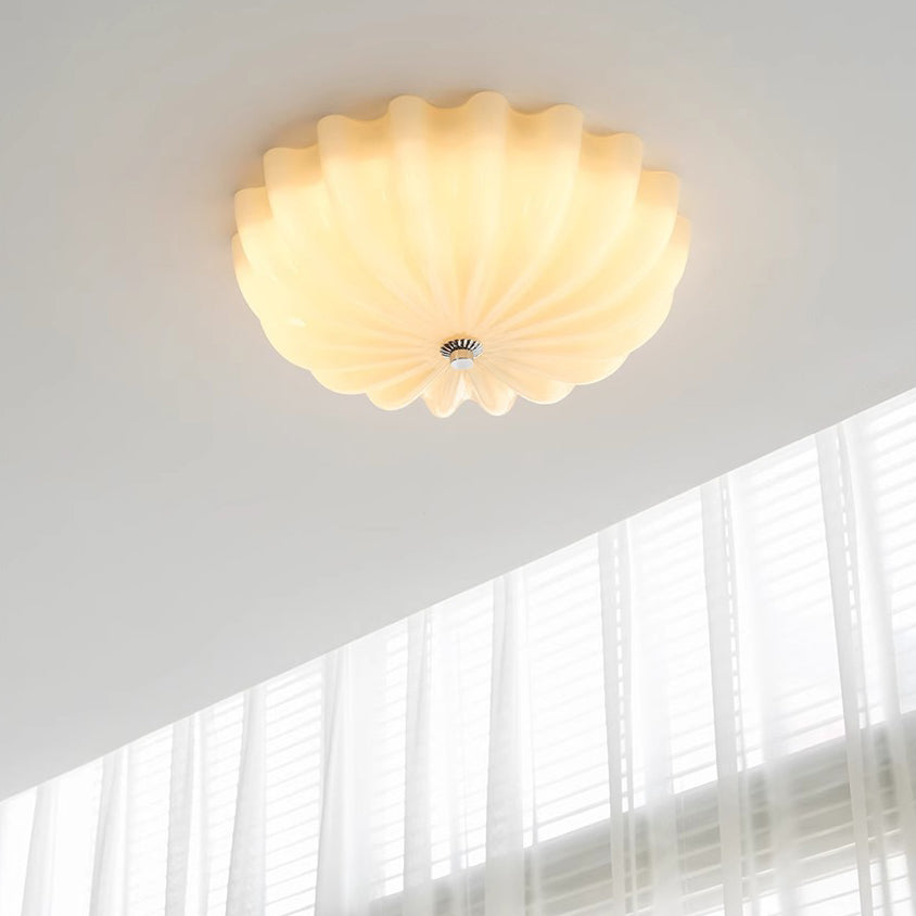 Plafonnier LED moderne minimaliste avec motif de vagues crème et matériel en verre rond pour chambre 