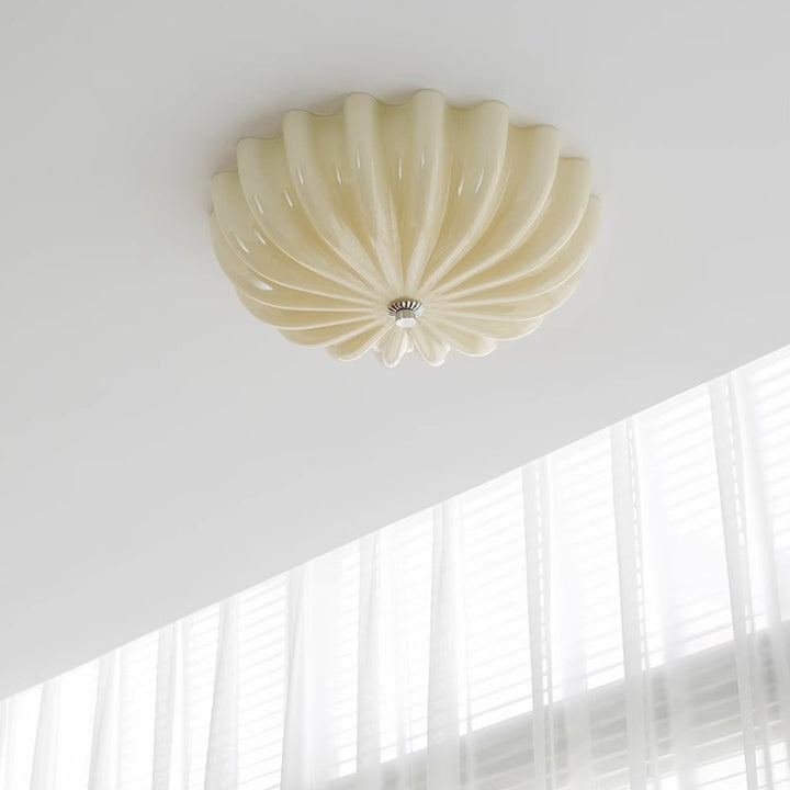 Plafonnier LED moderne minimaliste avec motif de vagues crème et matériel en verre rond pour chambre 