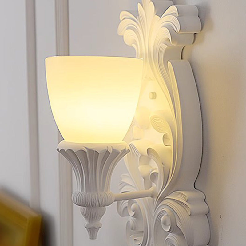Applique murale 1 lumière en résine avec verre sculpté en forme de fleur crème traditionnelle française pour salon 