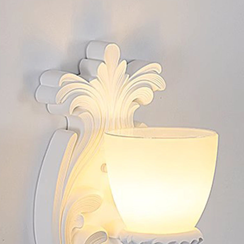 Applique murale 1 lumière en résine avec verre sculpté en forme de fleur crème traditionnelle française pour salon 