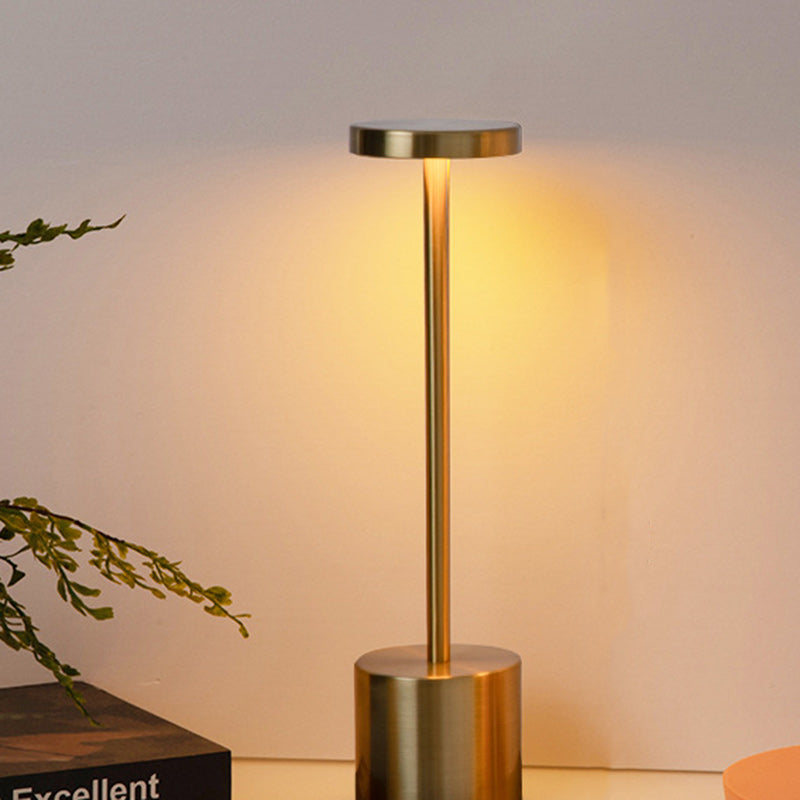 Lampe de table LED en métal cylindrique ronde minimaliste moderne pour salon 