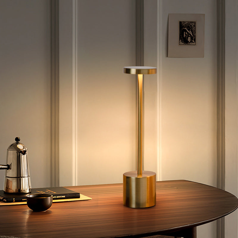 Lampe de table LED en métal cylindrique ronde minimaliste moderne pour salon 