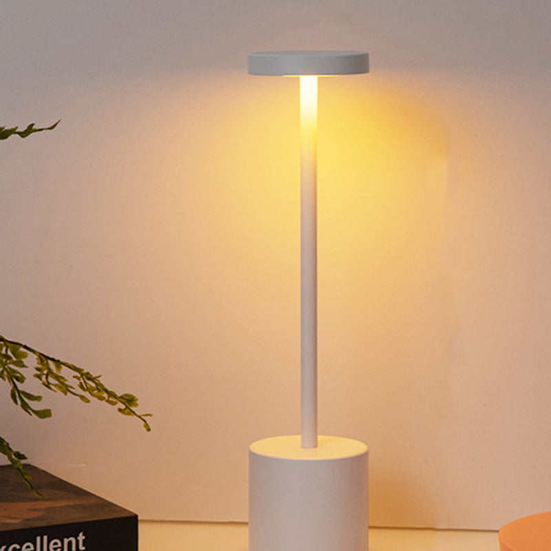 Lampe de table LED en métal cylindrique ronde minimaliste moderne pour salon 