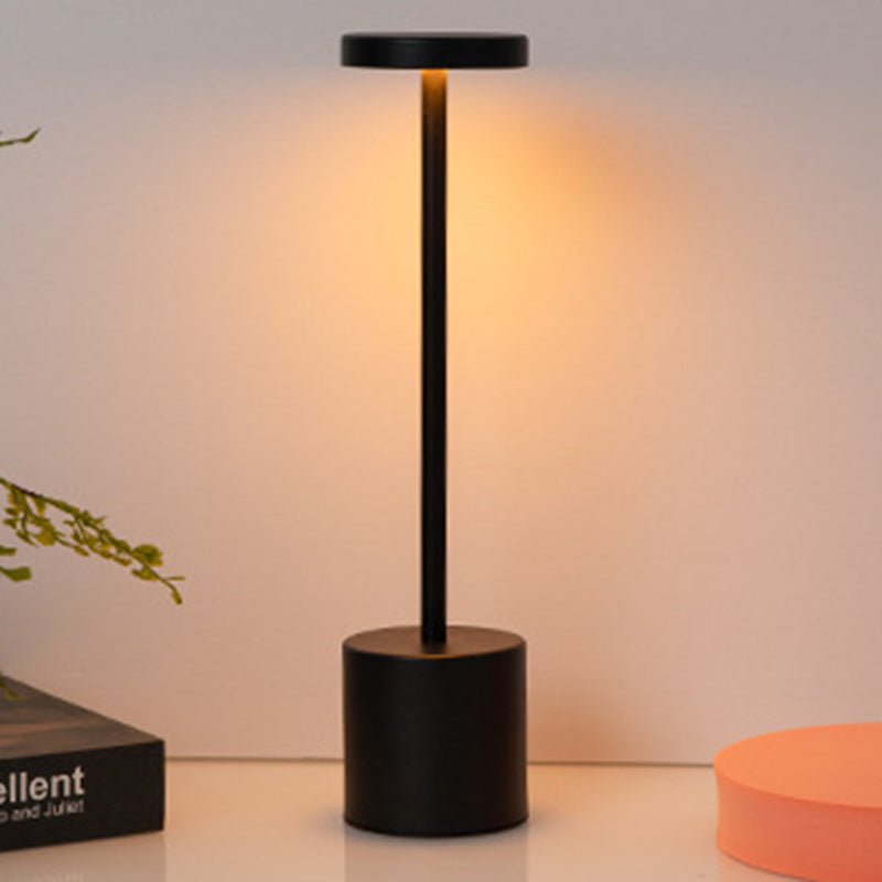Lampe de table LED en métal cylindrique ronde minimaliste moderne pour salon 