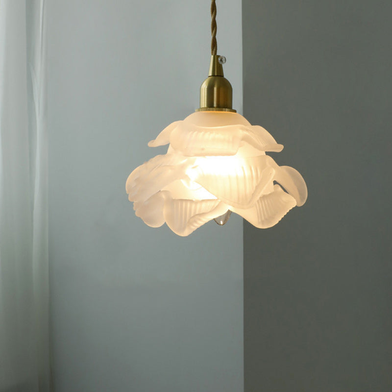 Suspension en cuivre à 1 lumière avec abat-jour en verre en forme de pétale de fleur traditionnelle française pour le salon 
