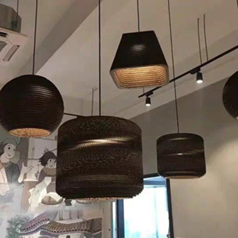Traditionelle japanische Pflaumenblüte in Hutform mit sechs Blütenblättern, lang, konisch zulaufend, rund, Wellpapier, 1-flammige Pendelleuchte für das Wohnzimmer 