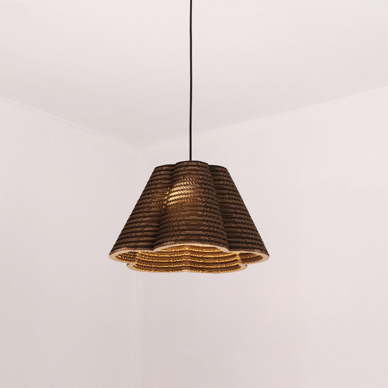 Forme de chapeau japonais traditionnel Fleur de prunier Six pétales Longue conique Ronde Papier ondulé Suspension à 1 lumière pour salon 