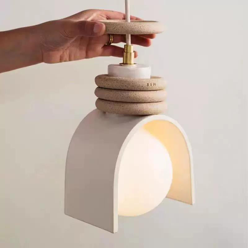 Lámpara colgante de 1 luz de resina de orbe de anillo semicircular chino tradicional de hierro para dormitorio 