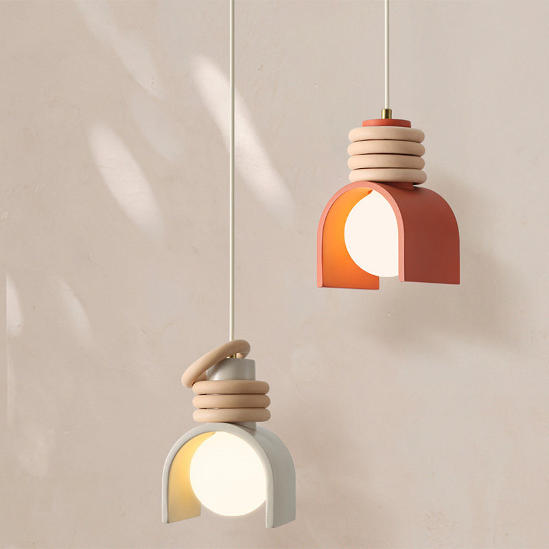 Lámpara colgante de 1 luz de resina de orbe de anillo semicircular chino tradicional de hierro para dormitorio 