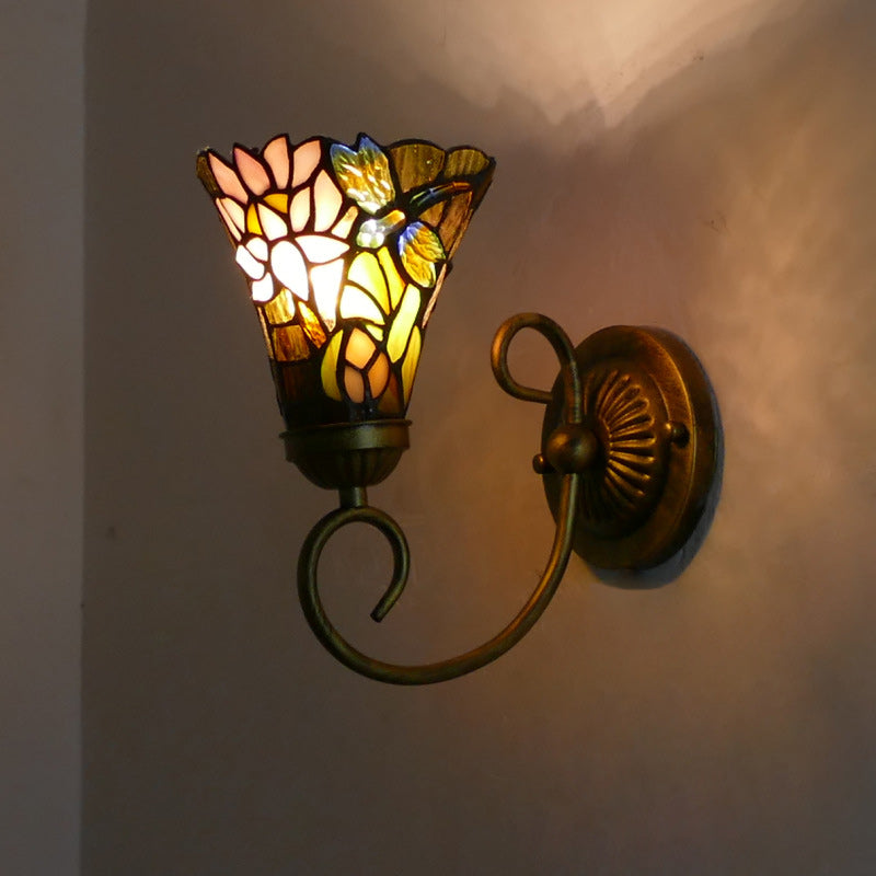 Traditionelle Tiffany Flower Pod Runde Glas Eisen 1-Licht Wandleuchte Lampe für Wohnzimmer 