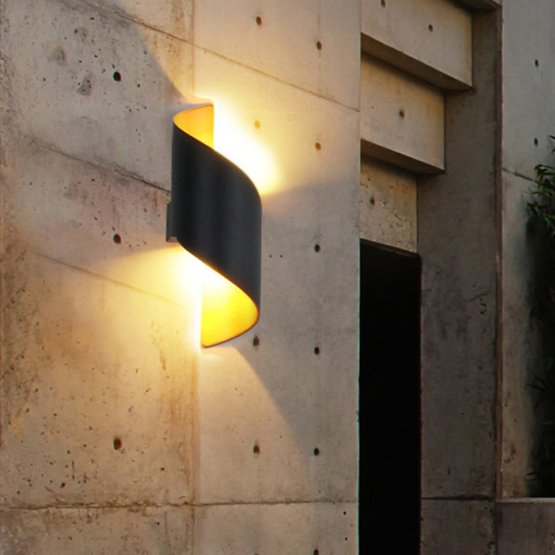 مصباح حائطي LED من الألومنيوم بتصميم منحني حديث وبسيط للكمبيوتر للاستخدام الخارجي 