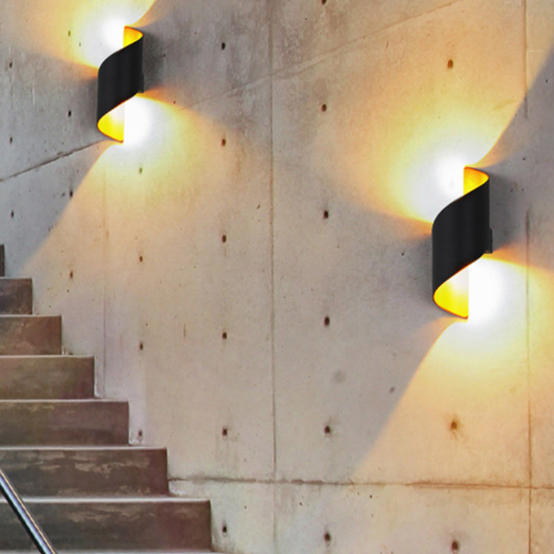 مصباح حائطي LED من الألومنيوم بتصميم منحني حديث وبسيط للكمبيوتر للاستخدام الخارجي 