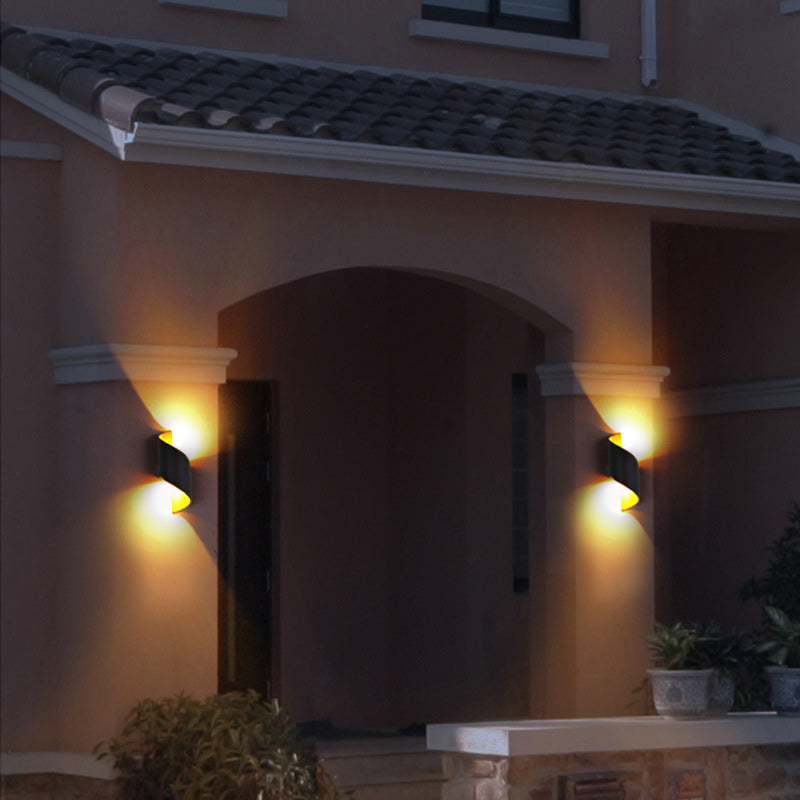مصباح حائطي LED من الألومنيوم بتصميم منحني حديث وبسيط للكمبيوتر للاستخدام الخارجي 